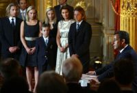 Premier discours présidentiel de Nicolas Sarkozy dans la salle des fêtes de l'Elysée, devant sa famille rassemblée. 

		(Photo : AFP)