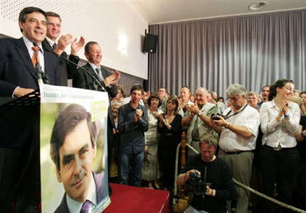 François Fillon s'est rendu dans sa circonscription de la Sarthe pour lancer la bataille des législatives. &#13;&#10;&#13;&#10;&#9;&#9;(Photo : AFP)