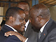 Le président Laurent Gbagbo (à droite) demande à son Premier ministre, Guillaume Soro (à gauche), de lui faire des propositions sur le «reformatage» de l'armée. 

		(Photo : AFP)