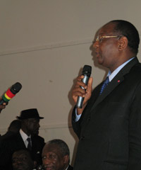 Début avril 2007 : le Premier ministre guinéen, Lansana Kouyaté, lors de sa rencontre avec la communauté guinéenne de Paris. &#13;&#10;&#13;&#10;&#9;&#9;(Photo : Didier Samson/RFI)