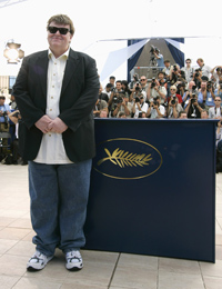 Le réalisateur Michael Moore lors de la présentation à Cannes du film «Sicko» 

		(Photo : Reuters)