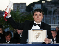 Cristian Mungiu est le grand vainqueur de la 60e édition du festival de Cannes. 

		(Photo : AFP)