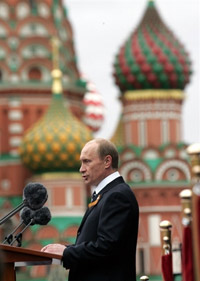 Moscou, 9 mai 2007. Vladimir Poutine a dénoncé : «<em>ceux qui profanent des monuments dédiés aux héros de la guerre.</em>» 

		(Photo : AFP)