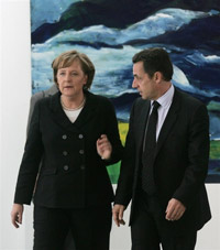 Angela Merkel et Nicolas Sarkozy à Berlin, le 12 février 2007. Les deux responsables devraient se retrouver prochainement dans la capitale allemande. &#13;&#10;&#13;&#10;&#9;&#9;(Photo : AFP)