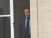 Nicolas Sarkozy dans son quartier général provisoire de la rue Saint-Dominique, à Paris. 

		(Photo : Reuters)