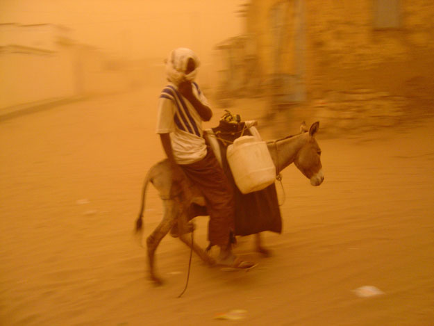 Tempête de sable dans les rues d’El-Fasher, 2004.(Photo : L. Correau / RFI)