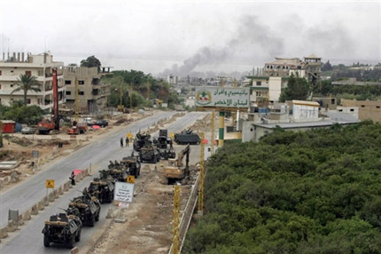 Bien que le commandement militaire libanais s’en défende, les signes annonçant un combat décisif se multiplient autour du camp de réfugiés palestiniens de Nahr al-Bared. &#13;&#10;&#13;&#10;&#9;&#9;(Photo : AFP)