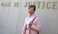 Elizabeth Borrel, veuve du magistrat retrouvé mort en 1995 à Djibouti, le 2 mai 2007, au Palais de Justice de Lille. 

		(Photo : AFP)