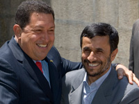 Le président vénézuélien, Hugo Chavez et son homologue iranien, Mahmoud Ahmadinejad, à Téhéran.( Photo : Reuters )