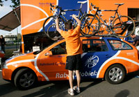 L'équipe de Michael Rasmussen, Rabobank, a fait ses valises et a quitté le Tour à la demande des organisateurs.(photo : Reuters)