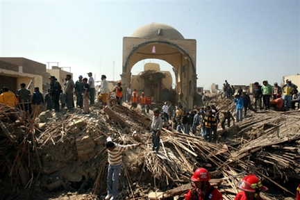 Les décombres de l'église San Clemente détruite par le séisme le 15 août 2007 à Pisco (300 km au sud de Lima)(Photo : AFP)