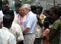 John Holmes, sous-secrétaire des Nations unies lors de sa visite au Sri Lanka, le 8 août dernier.(Photo : Reuters)
