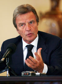 Le déplacement de Bernard Kouchner, ministre des Affaires étrangères, marque une nouvelle étape dans la reprise des discussions avec la Syrie.(Photo : Reuters)