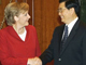 Le président chinois Hu Jintao en visite à Berlin fin novembre 2005, quelques mois avant l'investiture d'Angela Merkel à la Chancellerie allemande. (Photo : AFP)