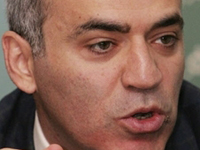 «&nbsp;<em>Jusqu'à maintenant, on nous empêchait de manifester dans la rue ; désormais,&nbsp;on nous empêche de nous réunir dans des salles pour lesquelles nous avons payé&nbsp;</em>». Garry Kasparov, ce lundi,&nbsp;à Moscou.( Photo : AFP )