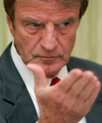« <em>Je ne veux pas la guerre, je veux la paix </em>» a déclaré, mardi, Bernard Kouchner après la polémique déclenchée par ses propos sur la crise nucléaire iranienne.(Photo : Reuters)