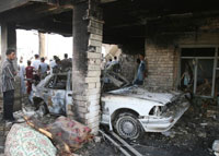 L'une des voitures piégées de l'attentat de Baïdji, à 180 km au nord de Bagdad, qui visait le chef de la police, le colonel Saad al-Noufouss, et&nbsp;un chef tribal&nbsp;Thamer Ibrahim Atallah.(Photo : Reuters)
