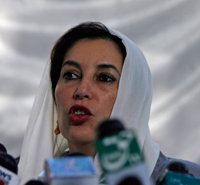 Lors d'une nouvelle conférence de presse à Karachi, Benazir Bhutto a réaffirmé qu'elle poursuivrait son combat pour la démocratie.(Photo : Reuters)