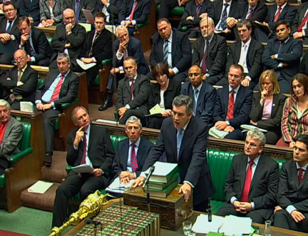 Le Premier ministre britannique Gordon Brown dévoile, devant les députés, sa politique de réduction des effectifs militaires en Irak.(Photo : Reuters)