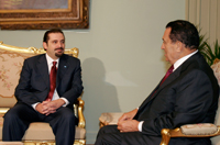 Le chef de la majorité parlementaire anti-syrienne, Saad Hariri (g) et le président égyptien Hosni Mubarak, au Caire ce mardi 30 octobre.(Photo : Reuters)