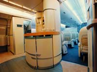 L'A380  peut transporter 525 passagers en aménagement standard et jusqu’à 800 en charter.(Photo : Airbus S.A.S., 2005)