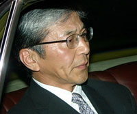 Le vice-ministre japonais des Affaires étrangères, Mitoji Yabunaka, s'est rendu en Birmanie pour enquêter sur la mort du journaliste tué lors des manifestations de Rangoon.(Photo : AFP)