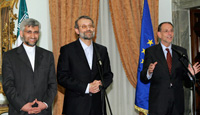 De gauche à droite, le négociateur en chef pour le dossier du nucléaire iranien, Saïd Jalili, son prédécesseur, Ali Larijan et le chef de la diplomatie européenne, Javier Solana, le 23 octobre 2007, à Rome.(Photo : Reuters)