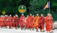 Les moines bouddhistes dans les rues de Rangoon lors de la manifestation du 18 septembre.(Photo : Reuters)