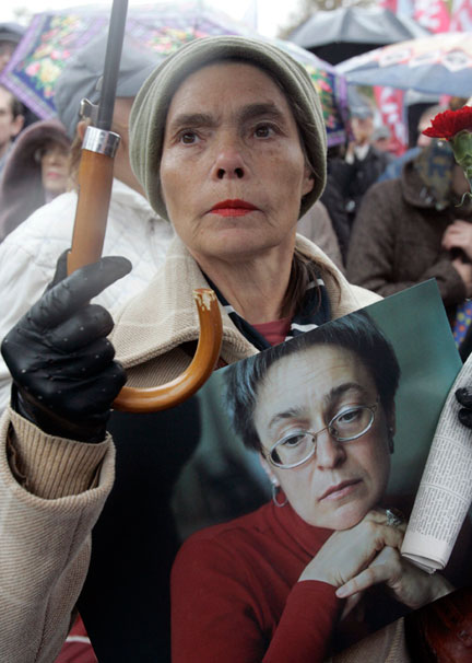 Des centaines de personnes se sont rassemblées à Moscou, pour célébrer la mémoire d’Anna Politkovskaïa, assassinée le 7 octobre 2006.  (Photo : Reuters)