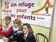 Des responsables de l’association l’Arche de Zoé, le 26 octobre 2007 à l’aéroport de Vatry (est de la France). 

		(Photo : AFP)