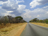 Sur la route d'Harare.(Photo : Cyril Bensimon/RFI)