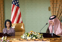 La secrétaire d'Etat Condoleezza Rice avec le ministre saoudien des Affaires étrangères le prince Saoud al-Fayçal, en janvier 2007( Photo : AFP )