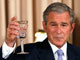 George W. Bush porte un toast en l'honneur de Mahmoud Abbas et Ehud Olmert.(Photo : Reuters)