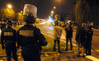 La police a sécurisé la ville de Villiers-le-Bel, où se sont déroulées des échauffourées entre des jeunes et la police.(Photo : Reuters)