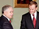 Le président polonais Lech Kaczynski (g) et son Premier ministre Donald Tusk (d).(Phot : Reuters)