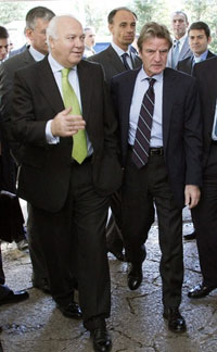 Miguel Angel Moratinos (g) et Bernard Kouchner (d), à Beyrouth, le 22 novembre 2007. (Photo : AFP)