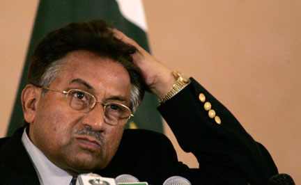 Le président pakistanais Pervez Musharraf, en conférence de presse à Islamabad, le 11 novembre 2007.(Photo : Reuters)