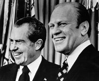 Richard Nixon (G) et le vice-président Gerald Ford, à la Maison Blanche, le 6 décembre 1973.(Photo : AFP)