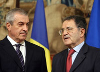 Romano Prodi, Premier ministre italien (d) et son homologue roumain Calin Popescu Tariceanu se sont rencontrés ce mercredi, au palais Chigi à Rome.(Photo : AFP)