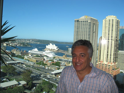 Roger De Robillard, avocat à Sydney. 

		(Photo : Stéphane Lagarde/RFI)