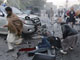 Sur les lieux de l'attentat dans la banlieue d'Islamabad, le 27 décembre 2007.(Photo : AFP)
