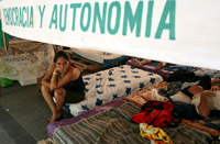 Des grévistes de la faim protestant contre la Constitution bolivienne nouvellement reformée à Santa Cruz.(Photo : Reuters)
