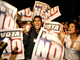 Les opposants à la réforme constitutionnelle célèbrent leur victoire dans les rues de Caracas.(Photo : Reuters)