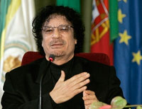 Le chef d'Etat libyen Mouammar Kadhafi lors de son discours à l'université de Lisbonne le 7 décembre.(Photo : Reuters)