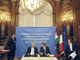 Bernard Kouchner, ministre français des Affaires étrangères (d) et Salam Fayyad, Premier ministre palestinien lors de la Conférence des donateurs à Paris, le 17 décembre.(Photo : AFP)