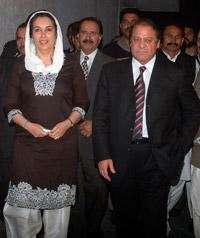 La rencontre entre les deux leaders de l'opposition, Benazir Bhutto et Nawaz Sharif, était attendue depuis plusieurs jours.(Photo : Reuters)