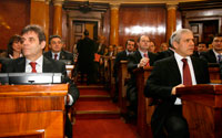 Le président serbe Boris Tadic (à droite) et le Premier ministre Vijislav Kostunica (à gauche) au Parlement de Belgrade, le 26 décembre 2007.(Photo: Reuters)