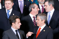 Sommet de Bruxelles, vendredi 14 décembre. Les chefs d'Etat et de gouvernement européens posent pour la traditionnelle photo de famille.(Photo : Reuters)