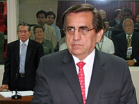 Jorge del Castillo, Premier ministre du Pérou, au procès d'Alberto Fujimori, l'ancien président (au 2e plan à gauche).(Photo : AFP )