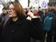 Josiane Balasko (g) manifestant au côté de militants et de sympathisants de RESF devant le centre de rétention de Vincennes.(Photo : AFP)